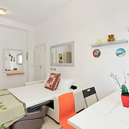 Stylish Flat Up To 4 Guests In Monteverde Rom